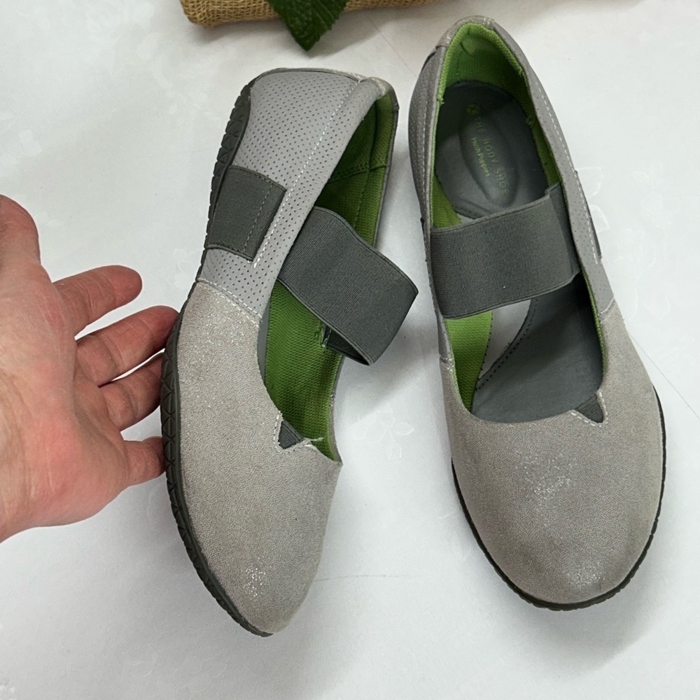 Comfort Mary Jane Slip-On Flats in Light Gray with Green Lining